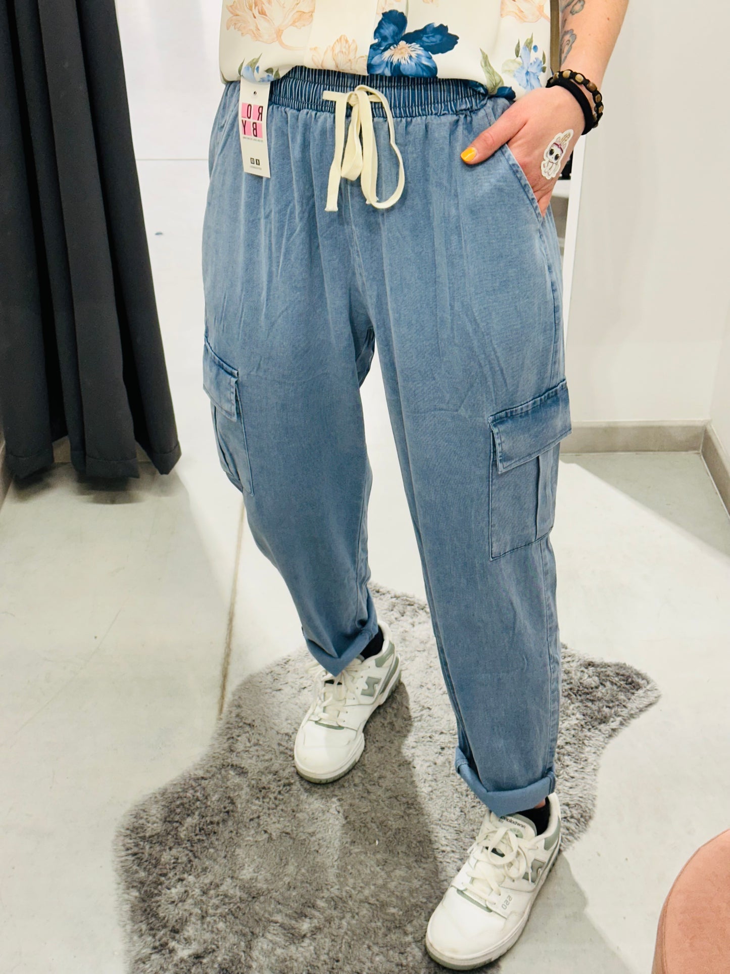 JEANS CARGO FLUIDO CURVY