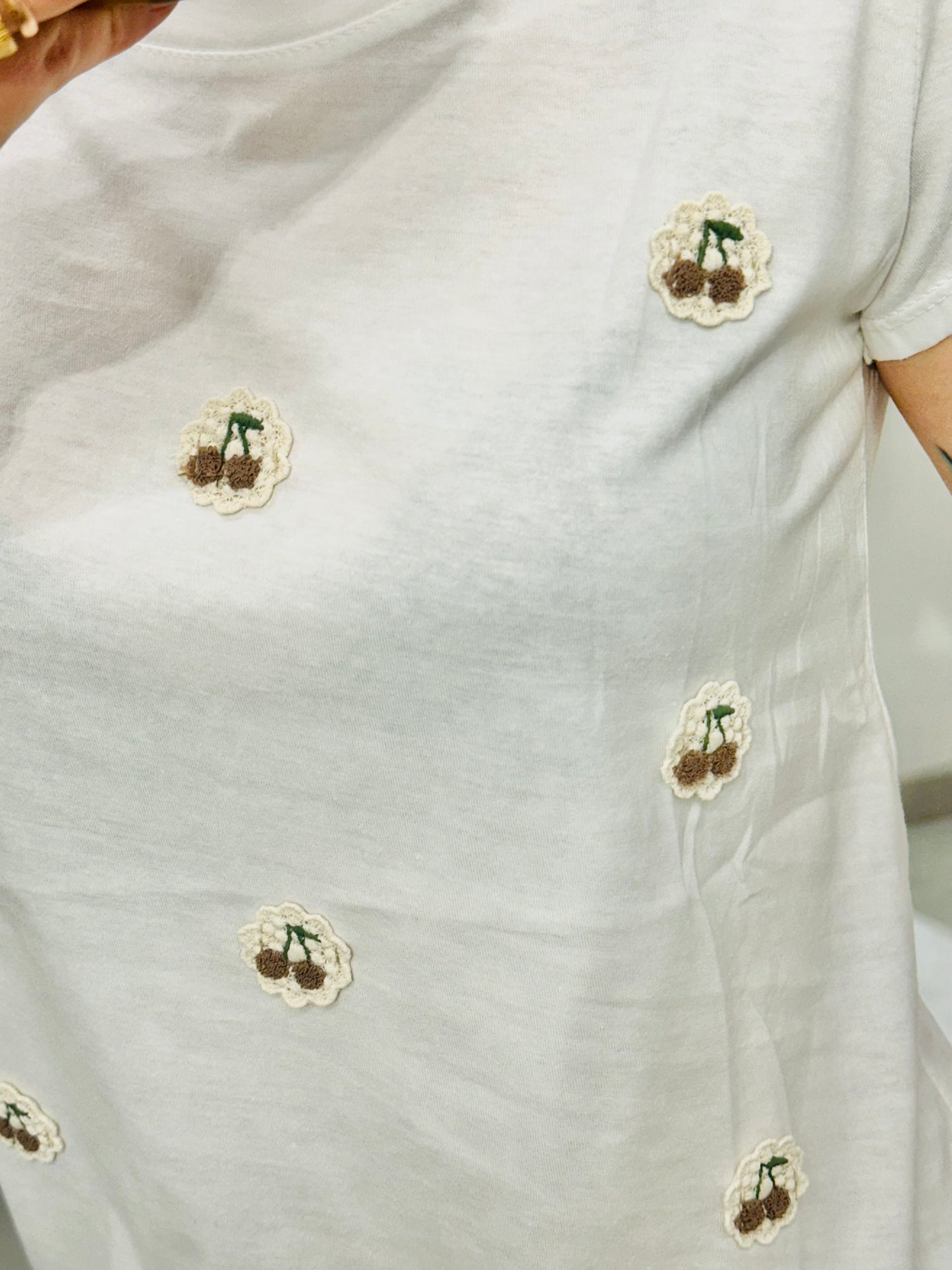 T-SHIRT CILIEGIE RICAMATE