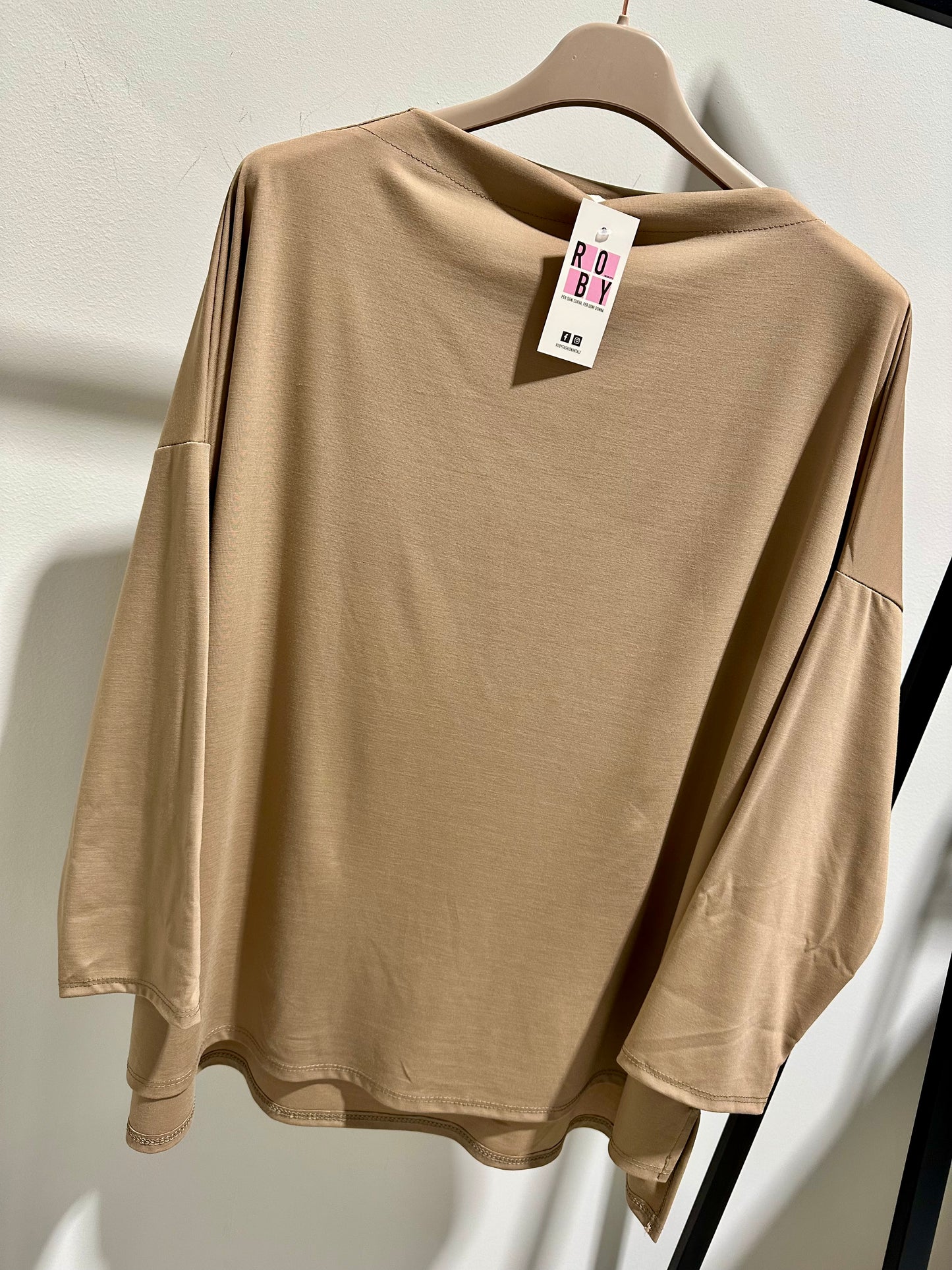 MAGLIETTA SCOLLO BARCHETTA CURVY