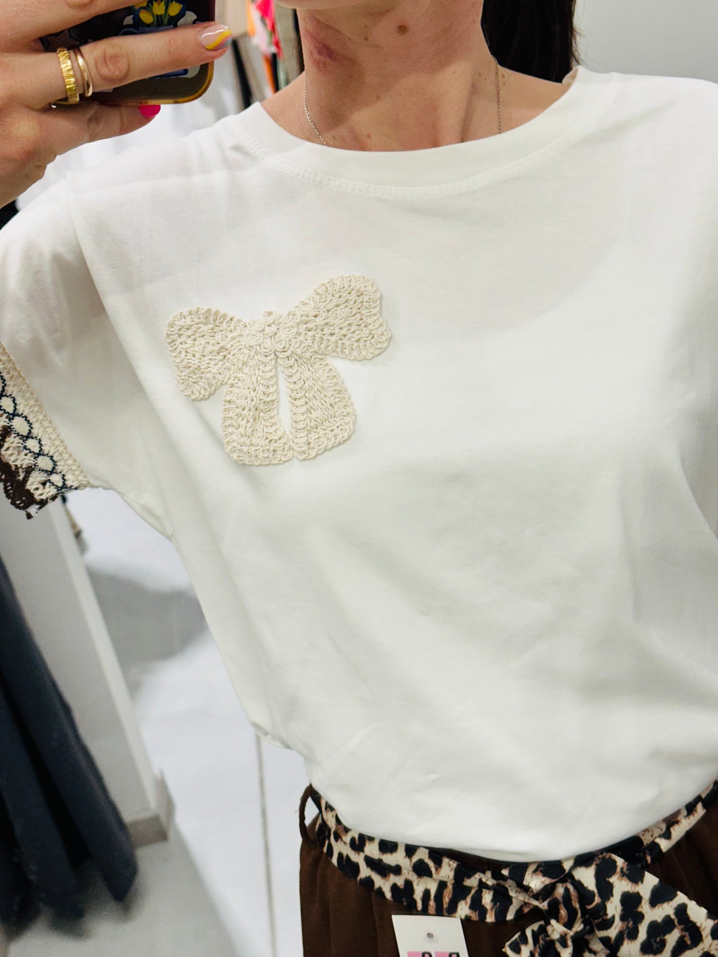 T-SHIRT FIOCCHETTO RICAMATO