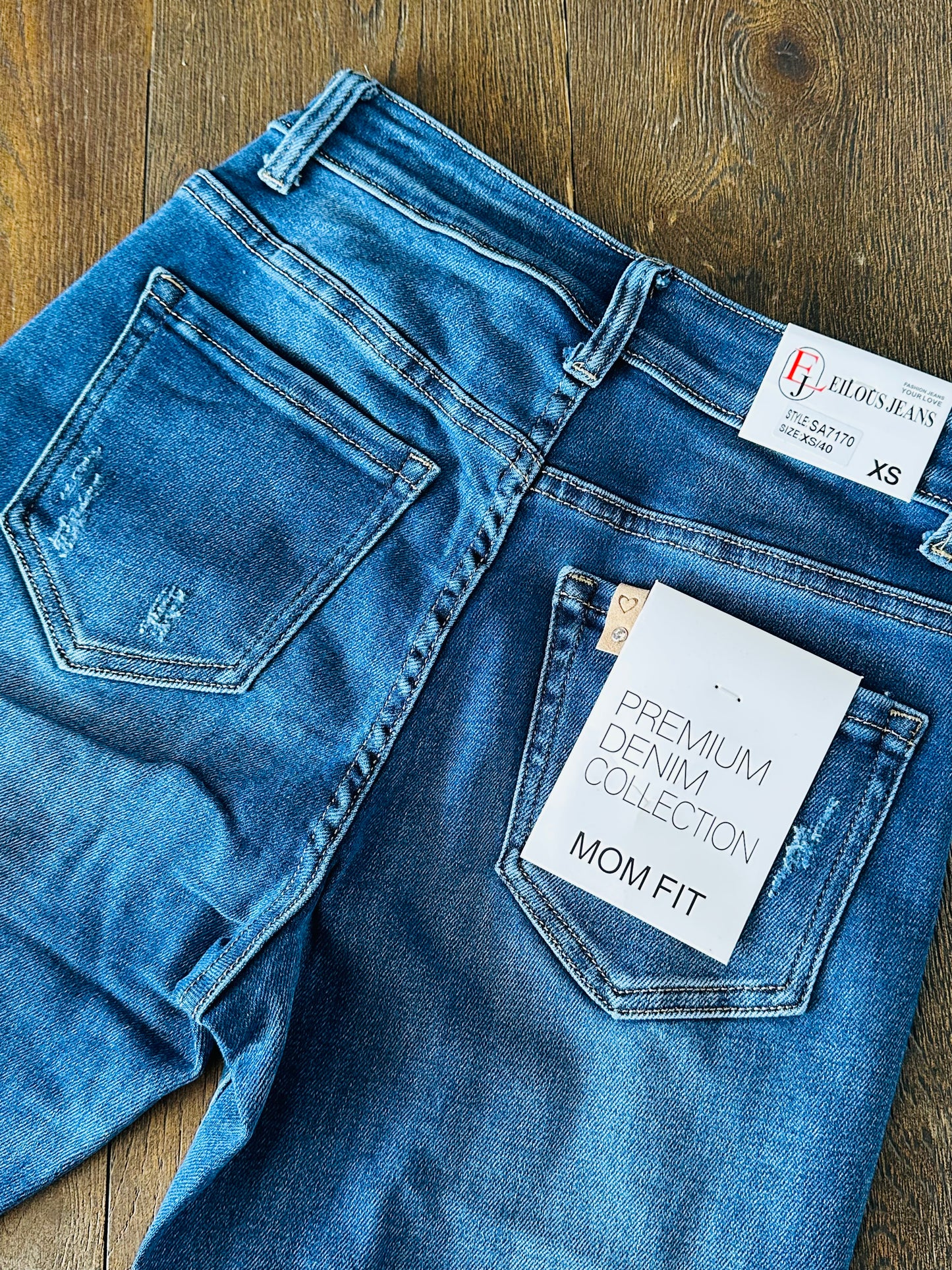 JEANS MOM FIT GRAFFIATI EILOUS JEANS