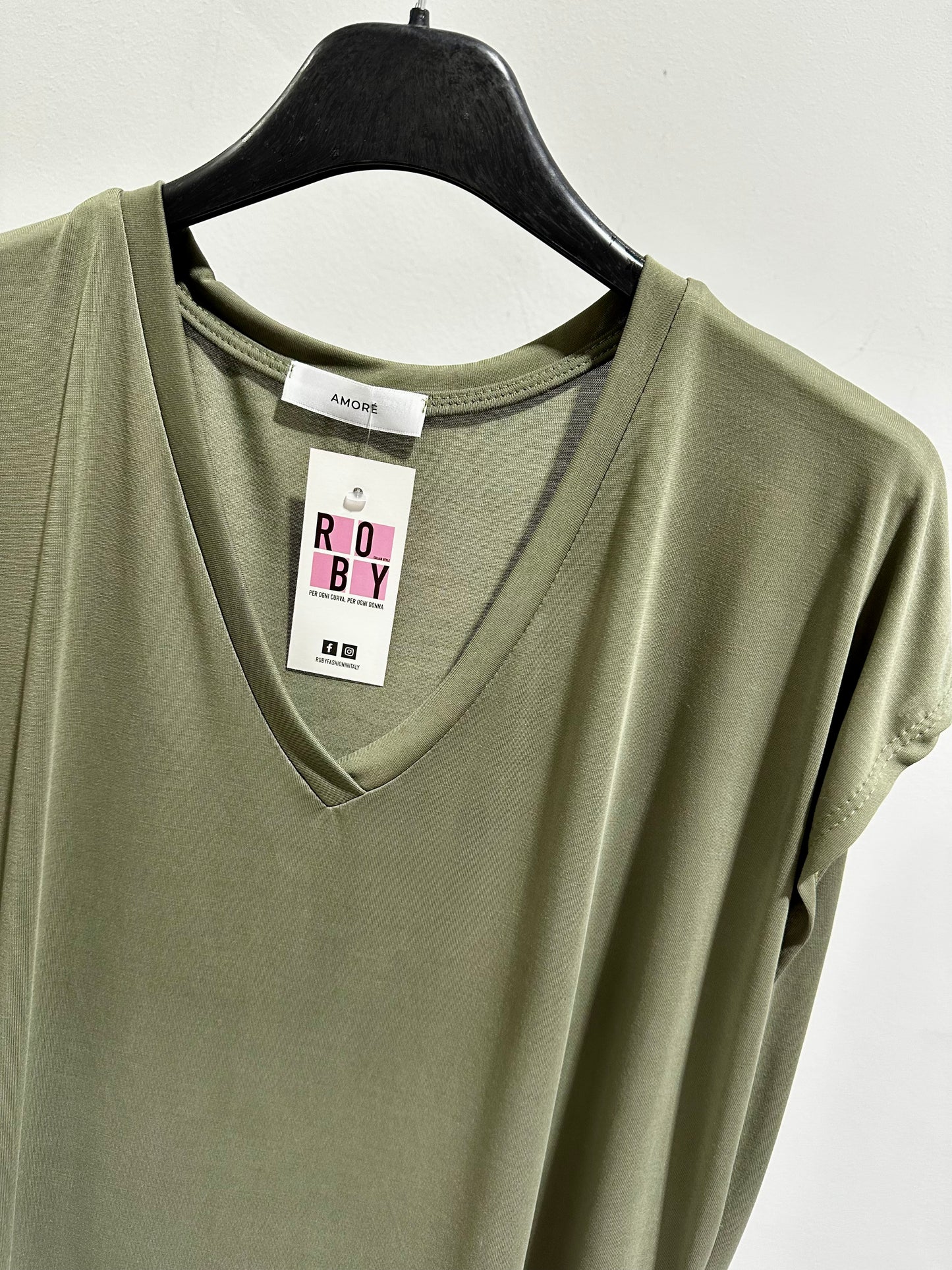 T-SHIRT FLUIDA SCOLLO V