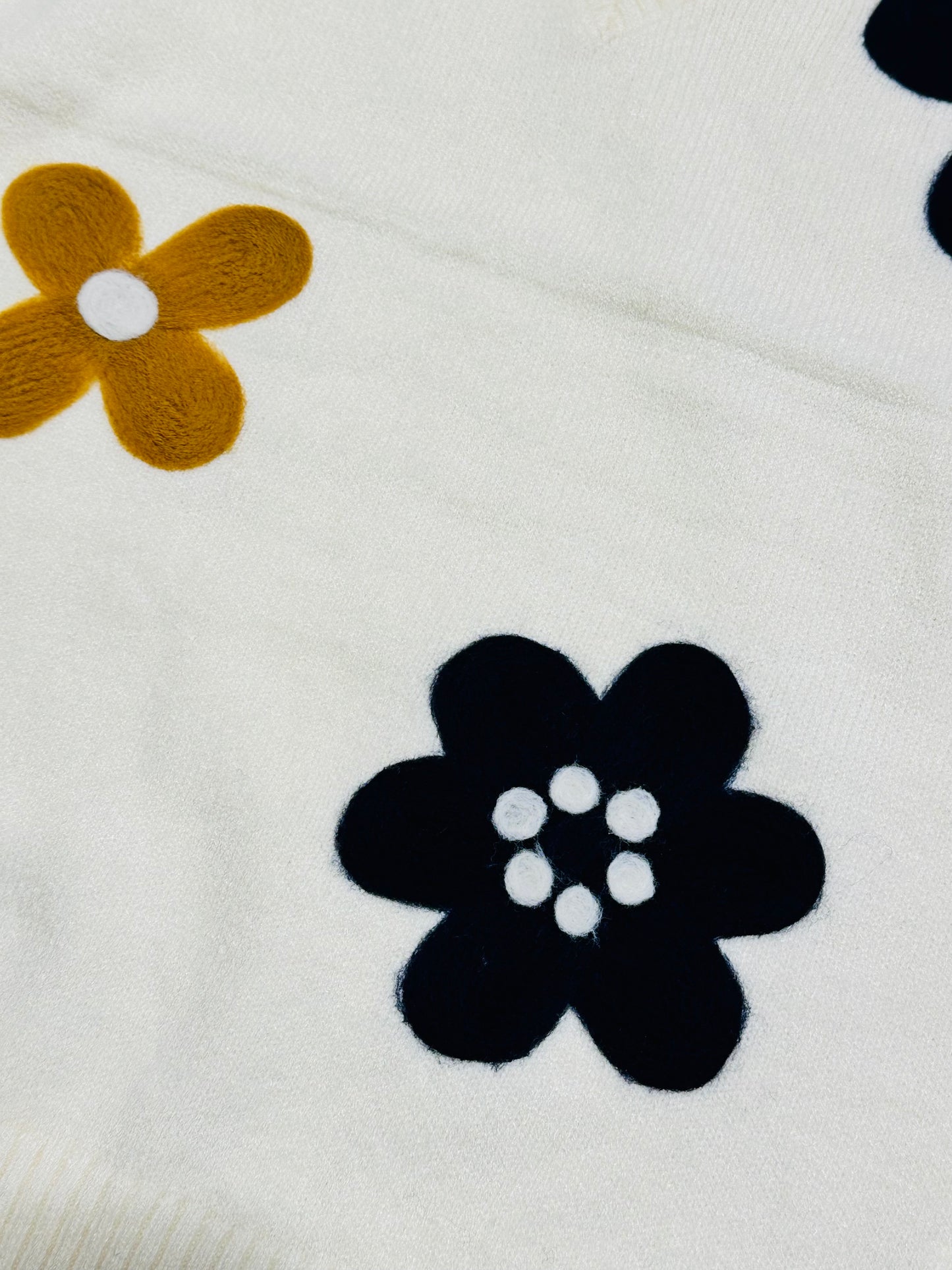 MAGLIONE V FIORI RICAMATI