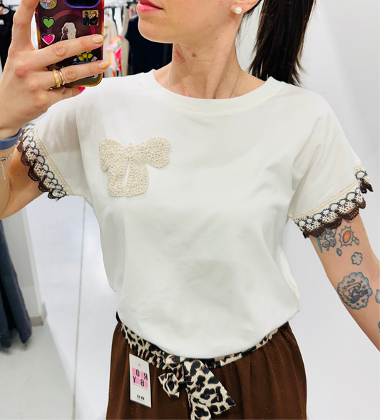 T-SHIRT FIOCCHETTO RICAMATO