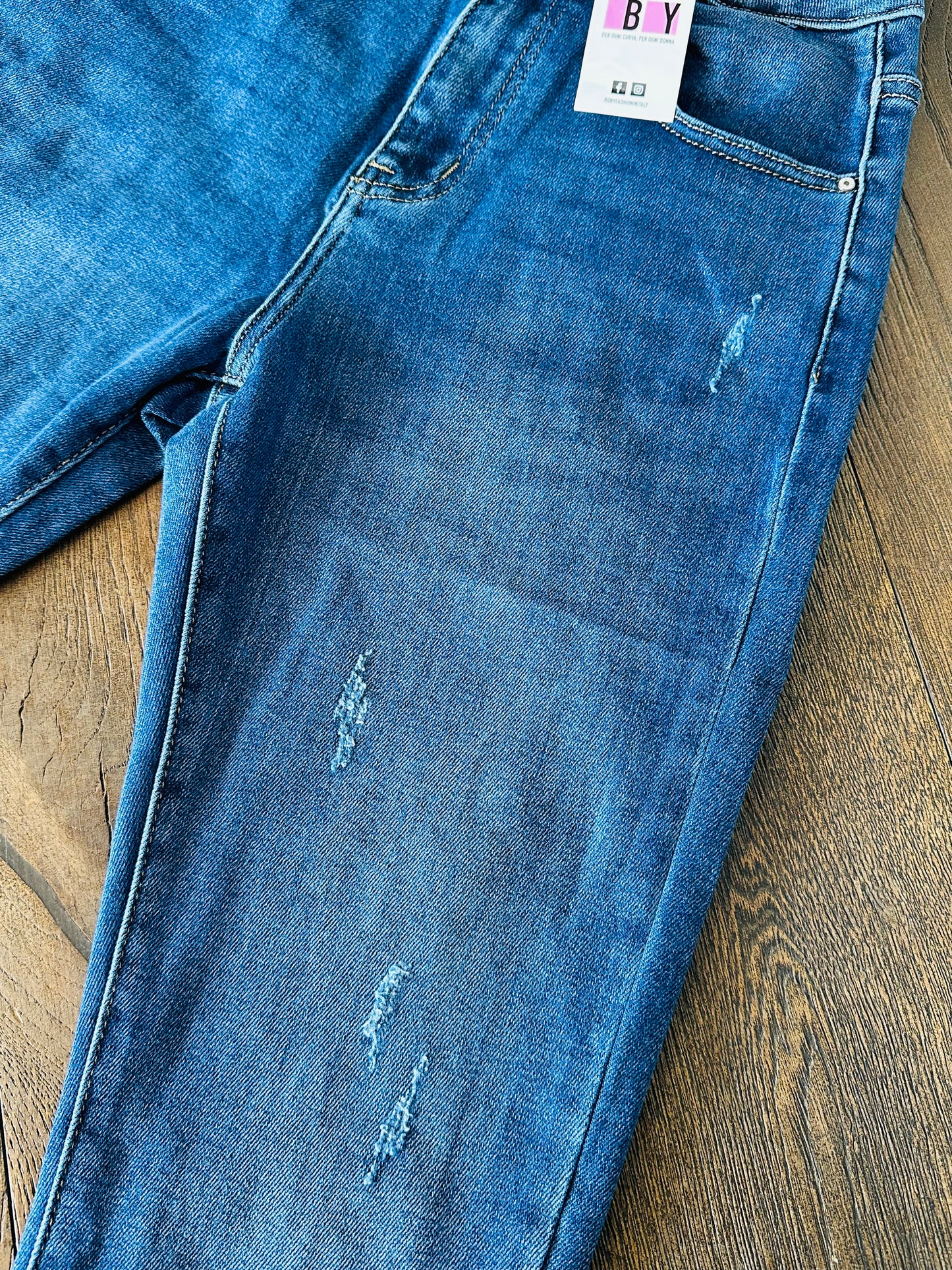 JEANS MOM FIT GRAFFIATI EILOUS JEANS