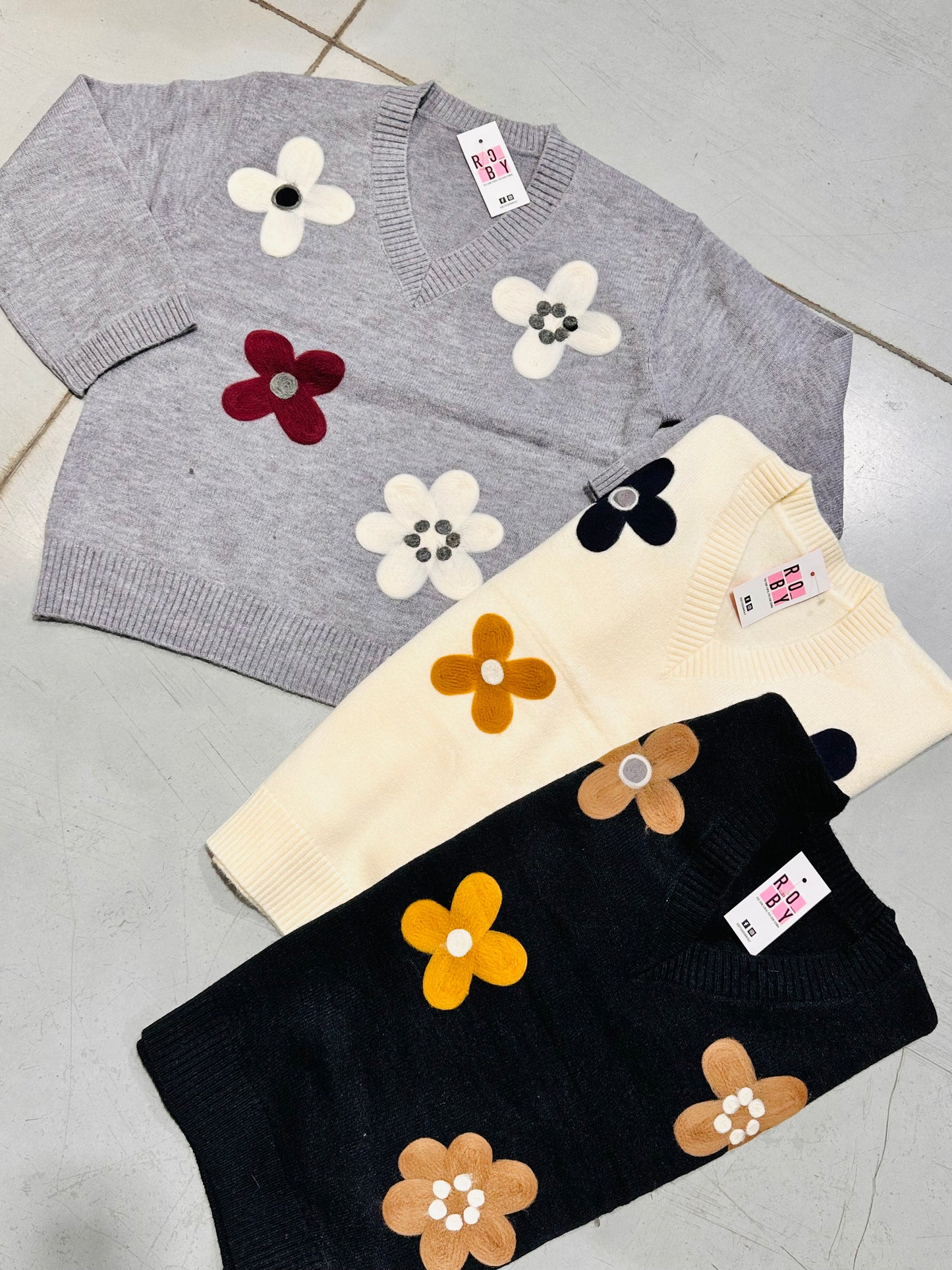 MAGLIONE V FIORI RICAMATI