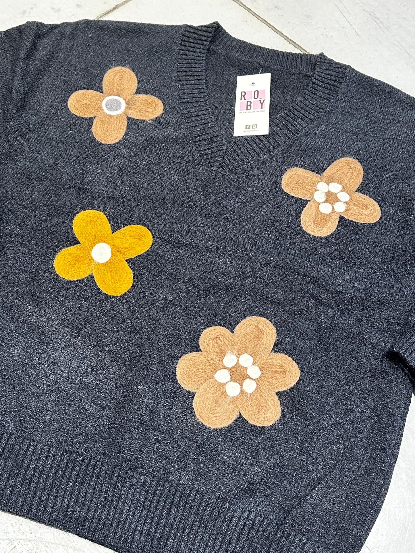 MAGLIONE V FIORI RICAMATI