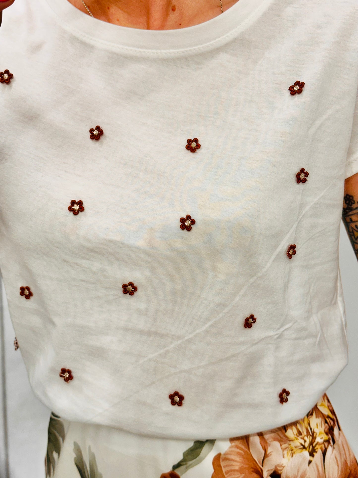 T-SHIRT MARGHERITINE RICAMATE